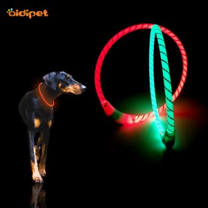 Uusi lemmikkitarvikkeiden joulu-Led-koiran kaulus heijastavilla silkeillä Vedenpitävä lemmikkieläinten Led-valo syttyy käyttämään koiran lahjaa